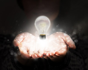 描写一个人很有少年的意气风发的诗句